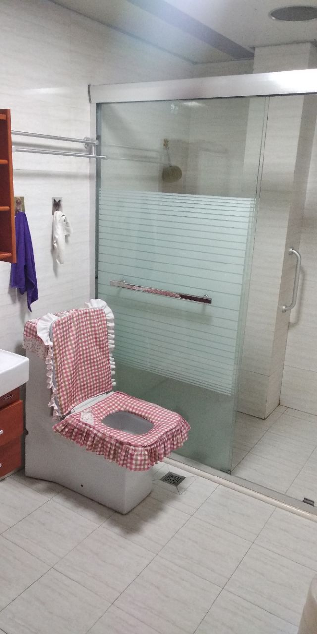 北外滨江风景的房子,证上105平方,三室两厅一