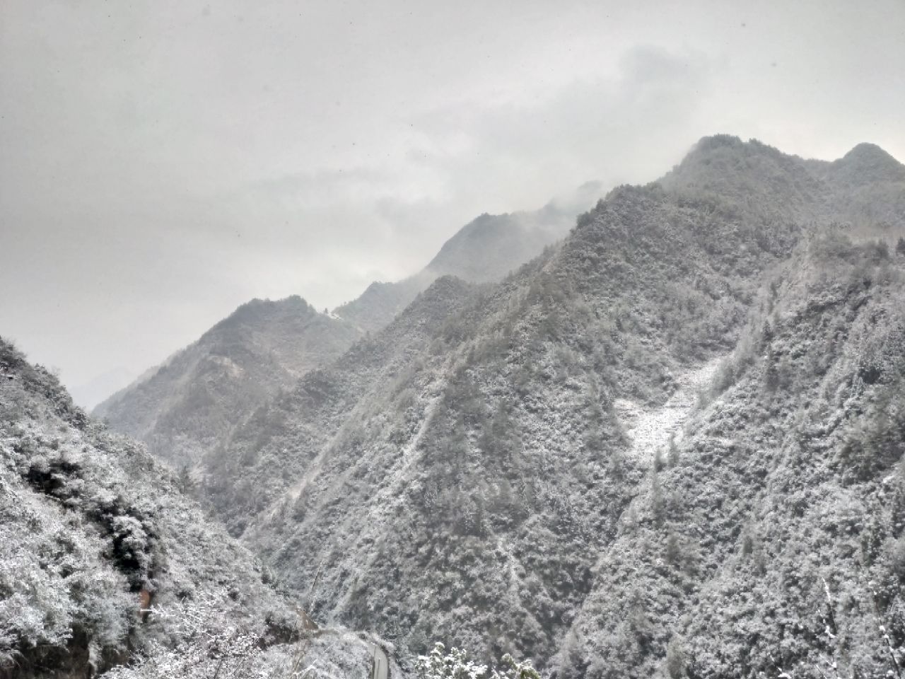 巴山大峡谷雪景