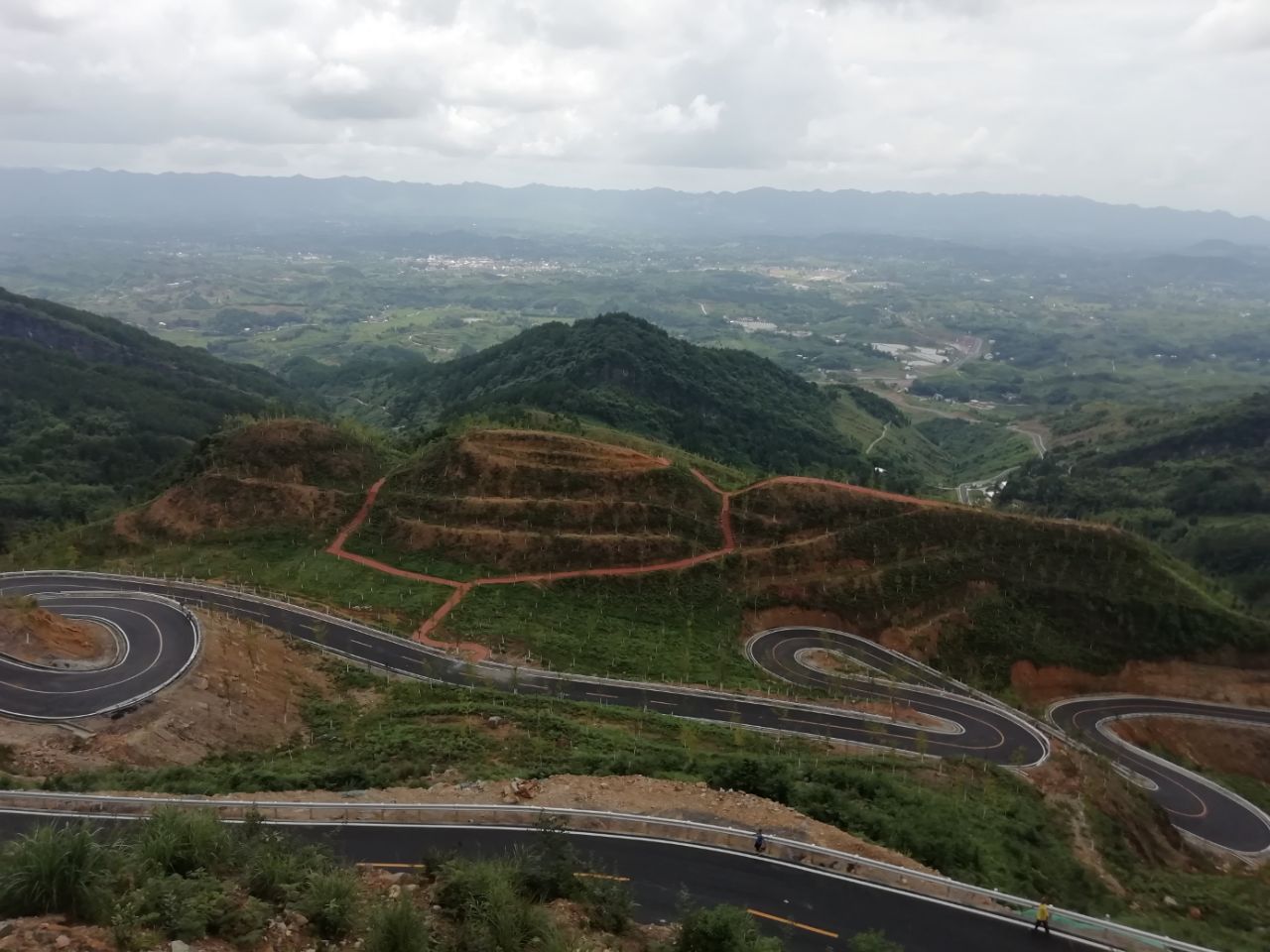 四川达州万家镇境内的天鹰寨天圆寨天银寨,三寨联壁,山巅之上,云霄