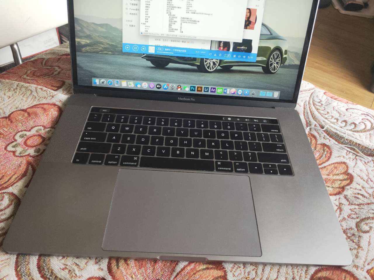 出售15寸macbookpro16款 h32带bar苹果笔记本电脑 机器 原充,成色有