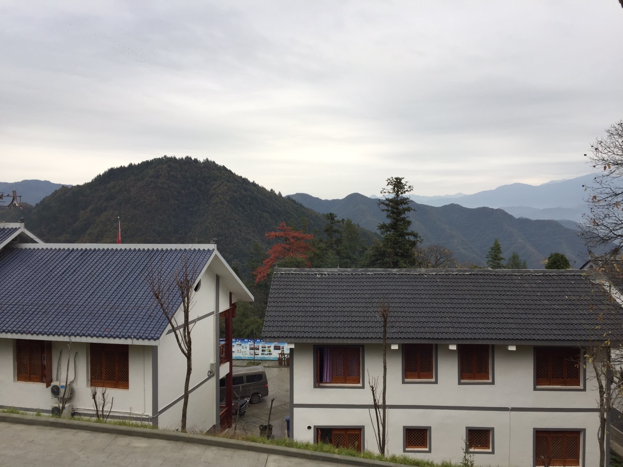 巴中达州两地诗人万源市采风活动首站走进牛卯坪