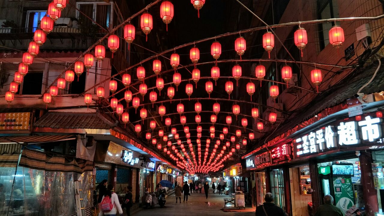 三圣宫,1500盏八角灯笼,装点城市美丽