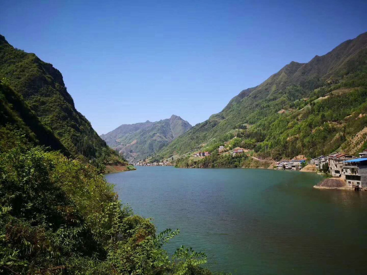 万源大竹河白杨湖那山,那水,那花.