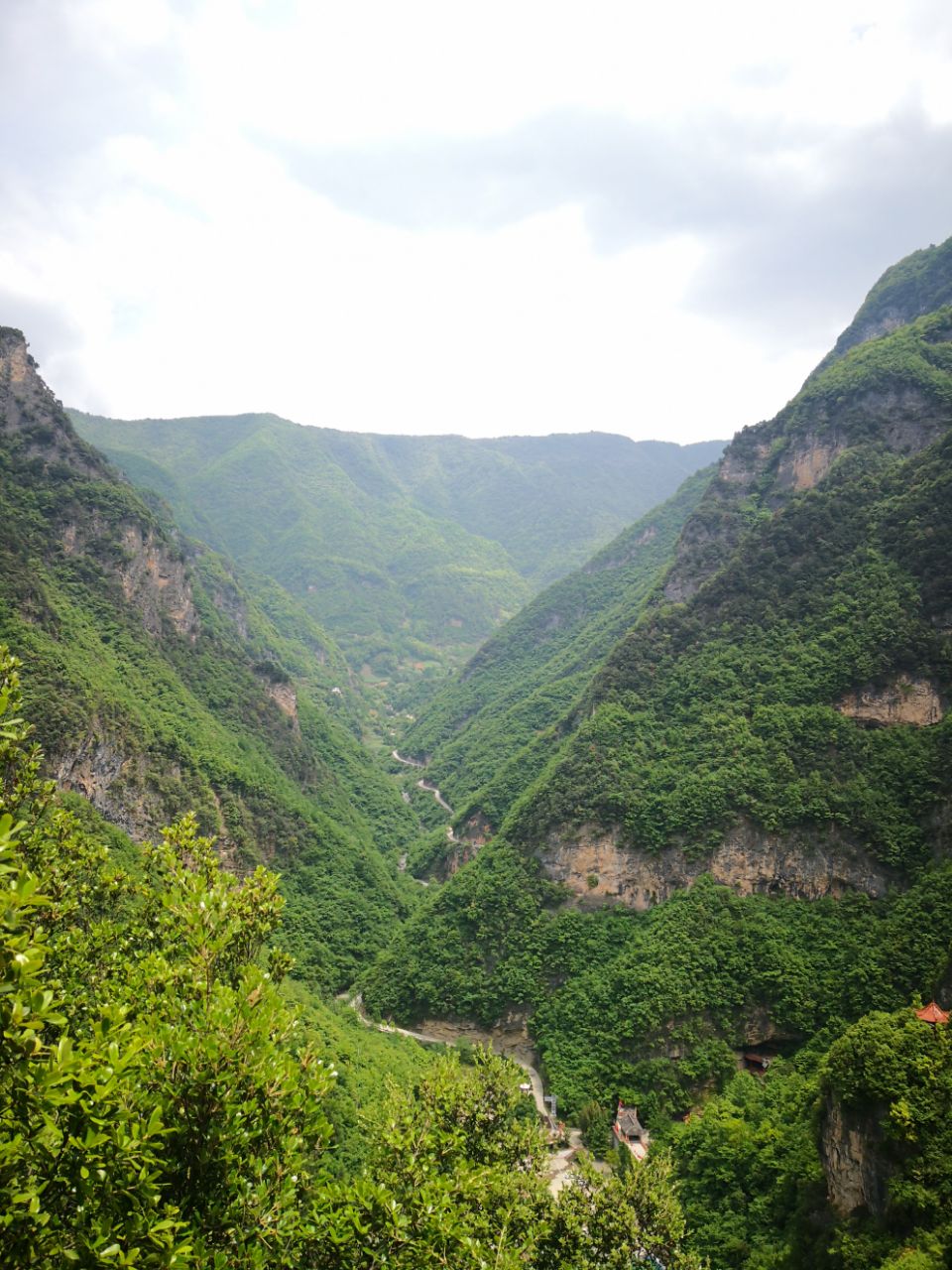 鱼泉山风景区图片