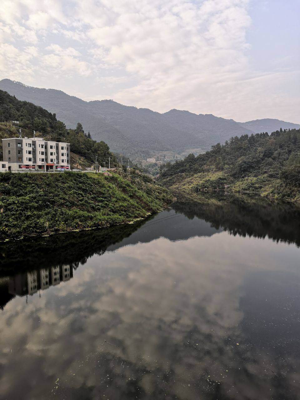 石峡子水库风景独好